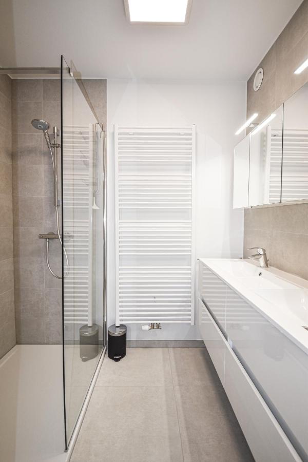 Crystal Residences - Luxurious Seaside Apartments أوستيند المظهر الخارجي الصورة