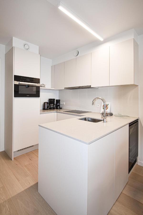 Crystal Residences - Luxurious Seaside Apartments أوستيند المظهر الخارجي الصورة